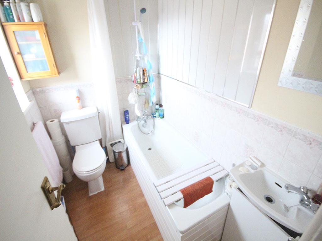 2 bedroom end terrace house SSTC in Earby - IMG_3306.jpg